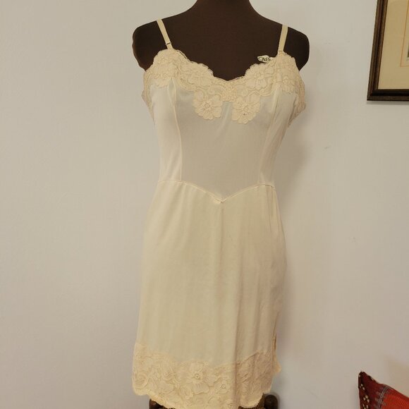 Vintage Ladies Full Slip Size 8-10 - Picture 1 of 7